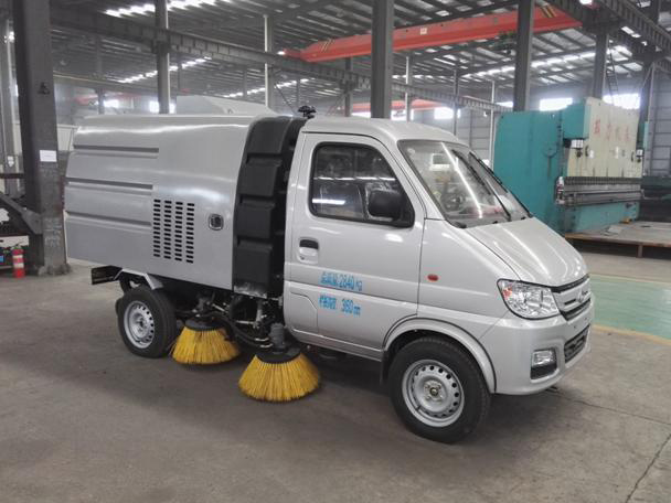 長(zhǎng)安小型掃路車